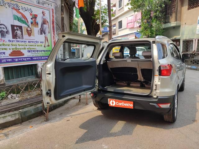 https://images10.gaadi.com/usedcar_image/3624193/original/processed_img2892540__used_car_2892540_1697466591.jpg?imwidth=6400