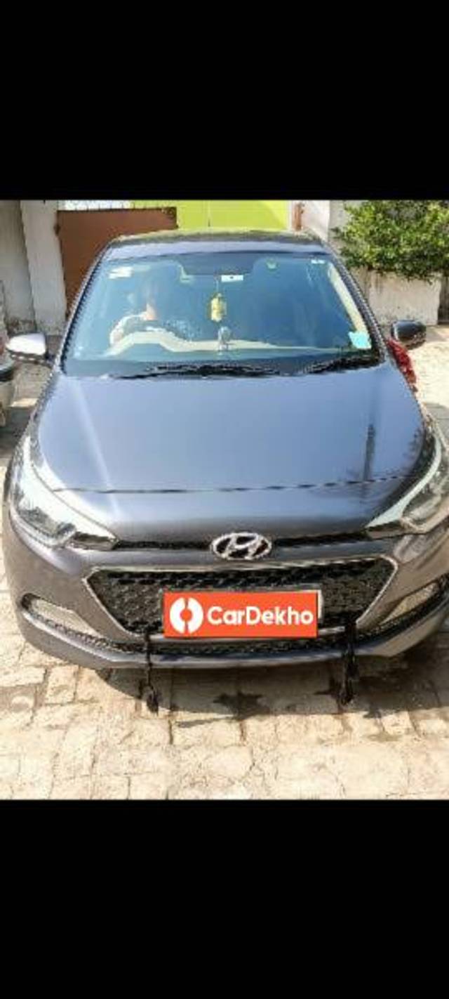 https://images10.gaadi.com/usedcar_image/3624241/original/processed_7287e7b6-d285-48be-abd4-6f6e6a94e914.jpg?imwidth=6400