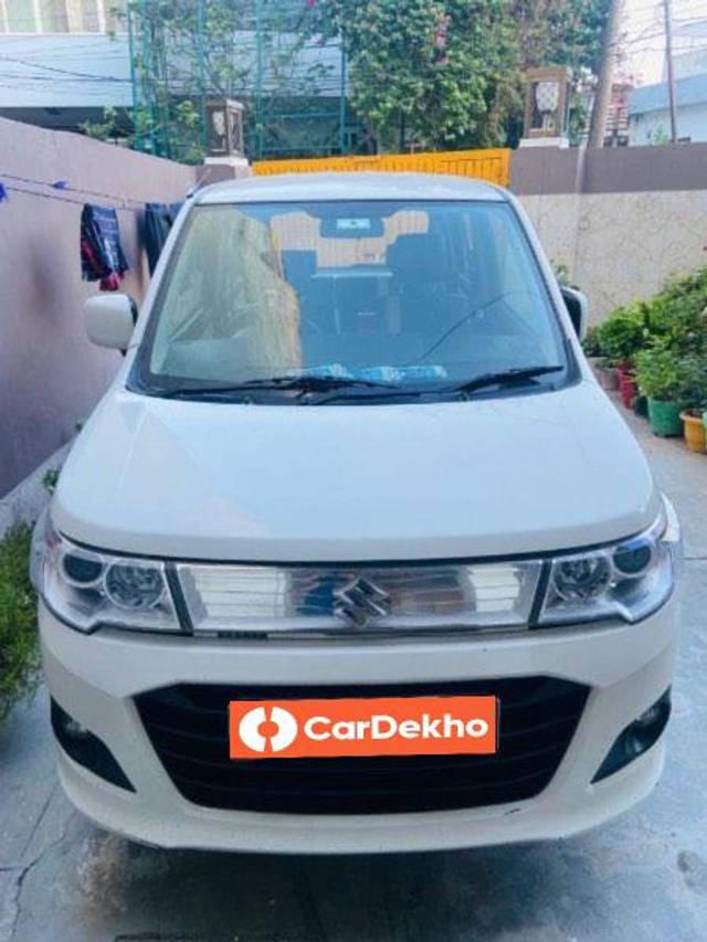 https://images10.gaadi.com/usedcar_image/3624395/original/processed_c1973a05-c2f9-4864-b540-1d44f01212d7.jpeg?imwidth=6400