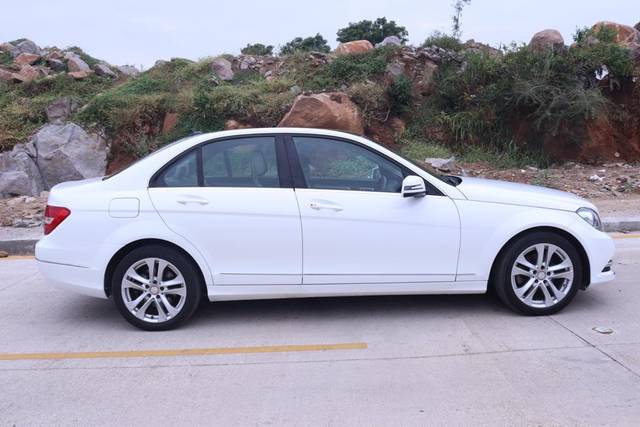 https://images10.gaadi.com/usedcar_image/3624493/original/img2892585__used_car_2892585_1697485109.jpg?imwidth=6401