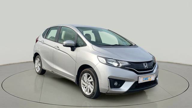 https://images10.gaadi.com/usedcar_image/3624796/original/slot__1-7-Exterior-13094953773-2cc15541dda342a1bb572e748c13f5b7-Exterior-7.jpg?imwidth=6400
