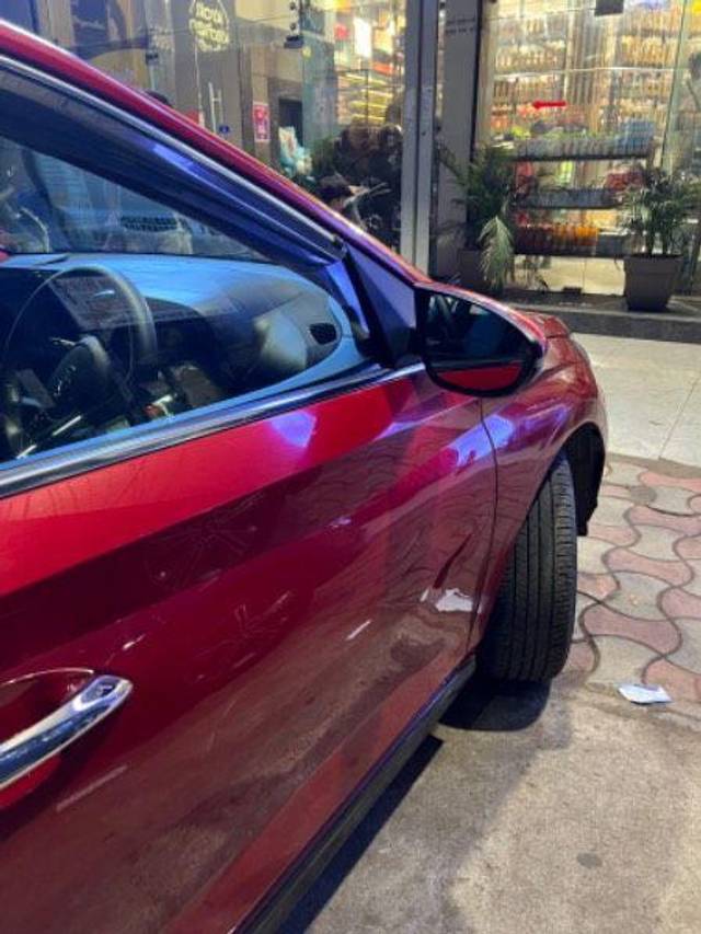https://images10.gaadi.com/usedcar_image/3624883/original/processed_97125453-9fef-4556-bfc7-c60ba443b642.jpeg?imwidth=6402