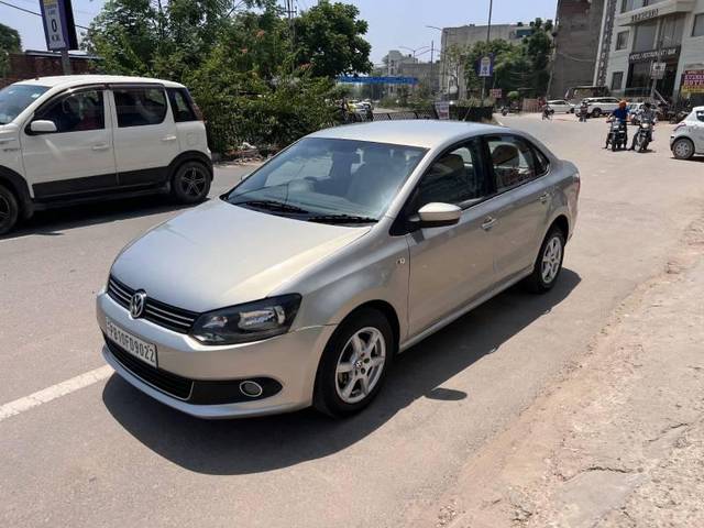 https://images10.gaadi.com/usedcar_image/3624974/original/processed_e6184161-0247-4a21-8586-9d3dbfa9e585.jpg?imwidth=6402