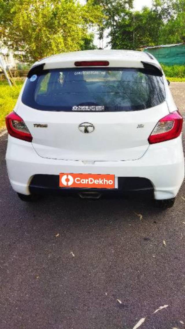 https://images10.gaadi.com/usedcar_image/3625010/original/processed_88f2d178-f019-44ea-83c7-11bfe949fc93.jpg?imwidth=6401