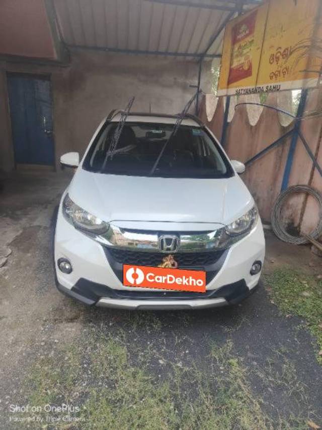 https://images10.gaadi.com/usedcar_image/3625123/original/processed_3cb1344e-ff85-4dac-b80a-7b740c3a1180.jpg?imwidth=6400