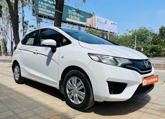 https://images10.gaadi.com/usedcar_image/3625127/original/processed_img2892907__used_car_2892907_1697530413.jpg?imwidth=6400