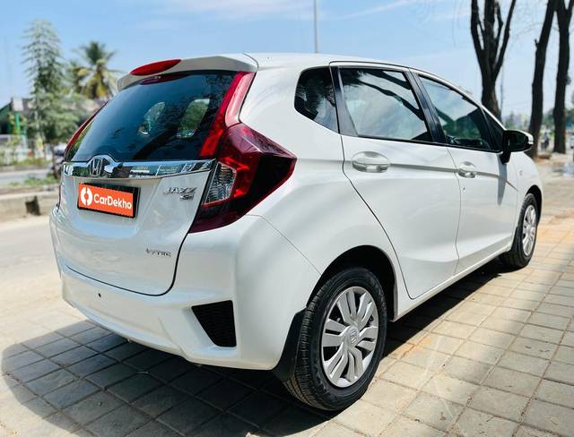 https://images10.gaadi.com/usedcar_image/3625127/original/processed_img2892907__used_car_2892907_1697530416.jpg?imwidth=6401