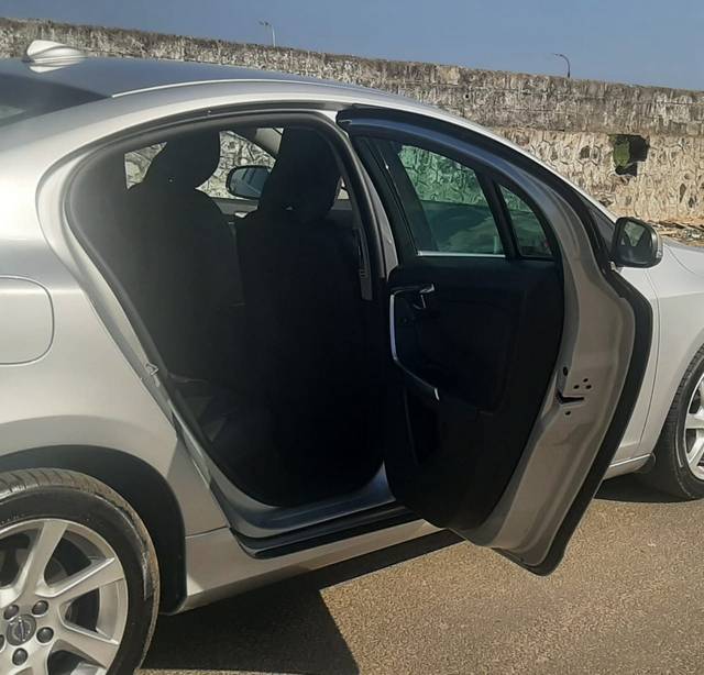 https://images10.gaadi.com/usedcar_image/3625312/original/img2893022__used_car_2893022_1697535787.jpg?imwidth=6401