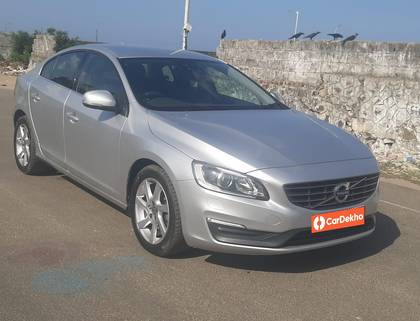 Volvo S60 D4 KINETIC Volvo S60 D4 KINETIC
