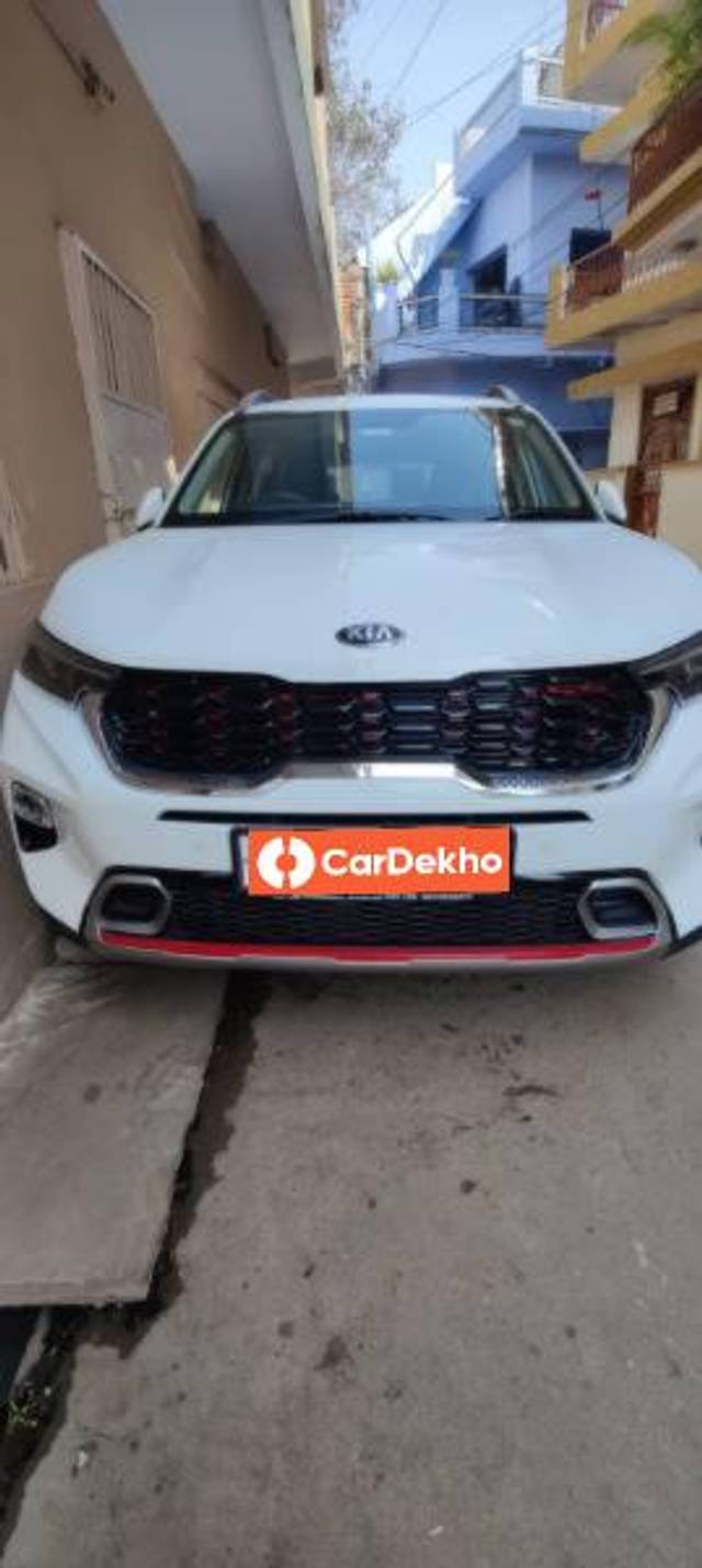https://images10.gaadi.com/usedcar_image/3625386/original/processed_a88ece52-b54d-4887-bbbb-a5fdfd7fb148.jpg?imwidth=6400