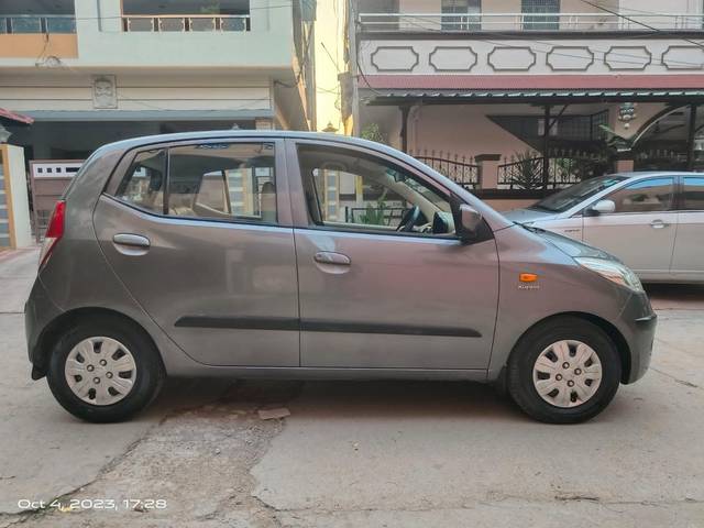 https://images10.gaadi.com/usedcar_image/3625461/original/processed_img2893111__used_car_2893111_1697539986.jpg?imwidth=6401