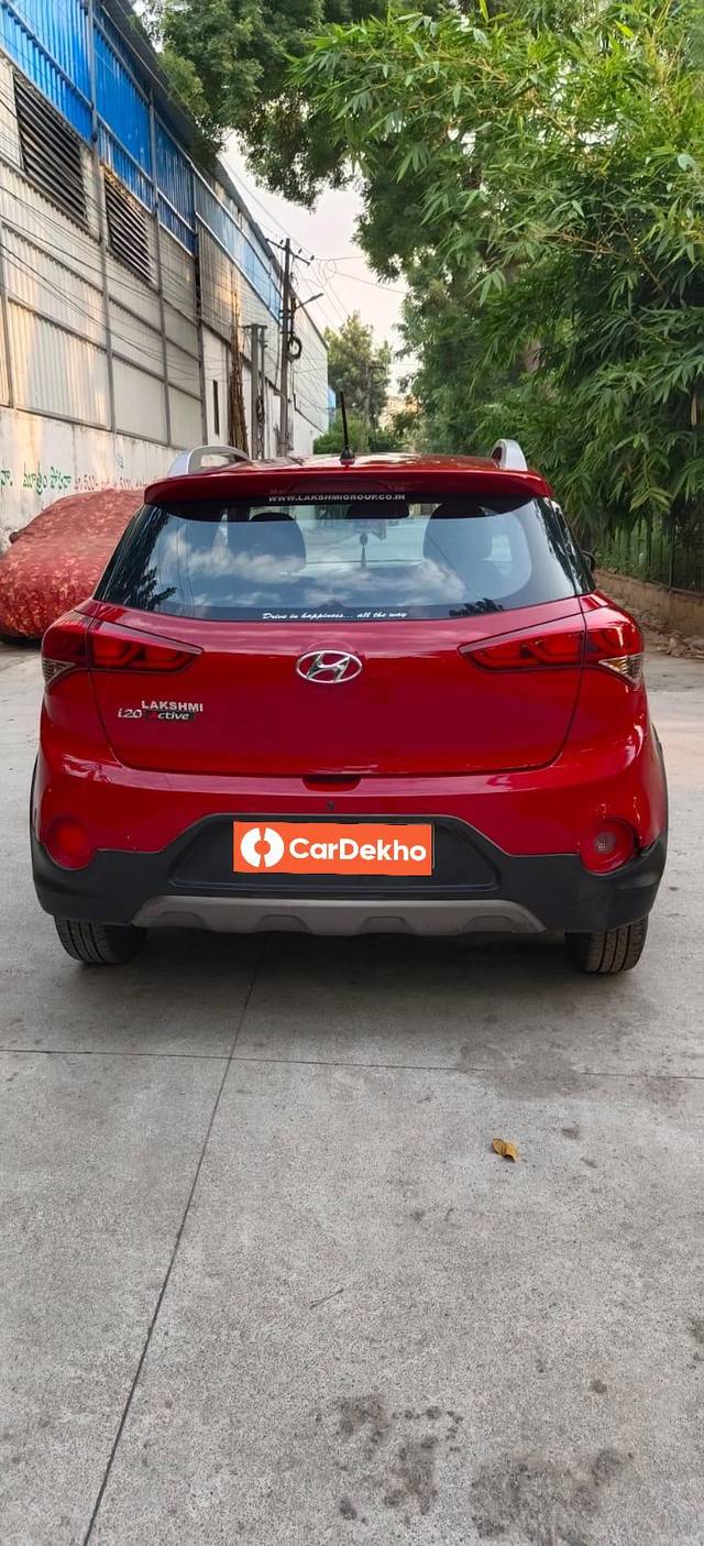 https://images10.gaadi.com/usedcar_image/3625476/original/processed_img2893124__used_car_2893124_1697540442.jpg?imwidth=6402