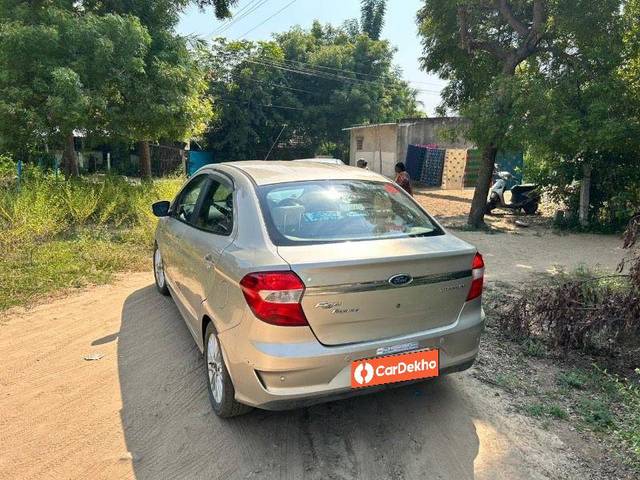 https://images10.gaadi.com/usedcar_image/3625499/original/processed_fc5f8515-025a-4ab5-a803-60babfdf626d.jpeg?imwidth=6402