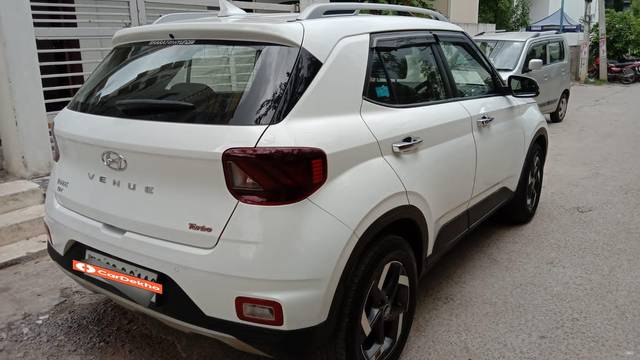 https://images10.gaadi.com/usedcar_image/3625622/original/processed_img2893207__used_car_2893207_1697544471.jpg?imwidth=6402
