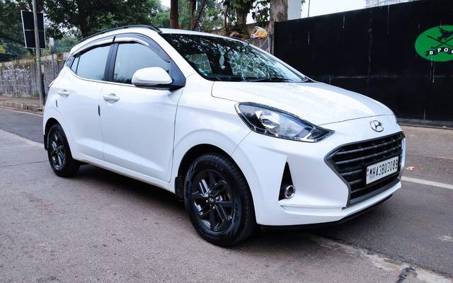 https://images10.gaadi.com/usedcar_image/3625711/original/processed_img2893257__used_car_2893257_1697547037.jpg?imwidth=6400
