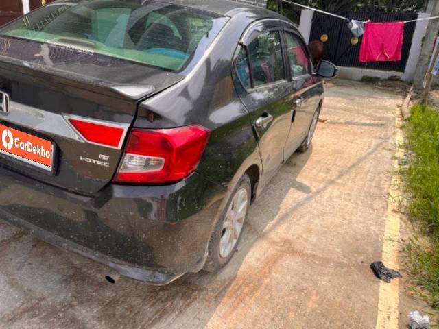 https://images10.gaadi.com/usedcar_image/3625716/original/processed_ab3c637e-39bb-44e8-86d6-f3461dc81162.jpeg?imwidth=6402