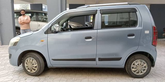https://images10.gaadi.com/usedcar_image/3625770/original/10__VCC_IMG_1696937871974_1802380_95_1696938149.jpg?imwidth=6401