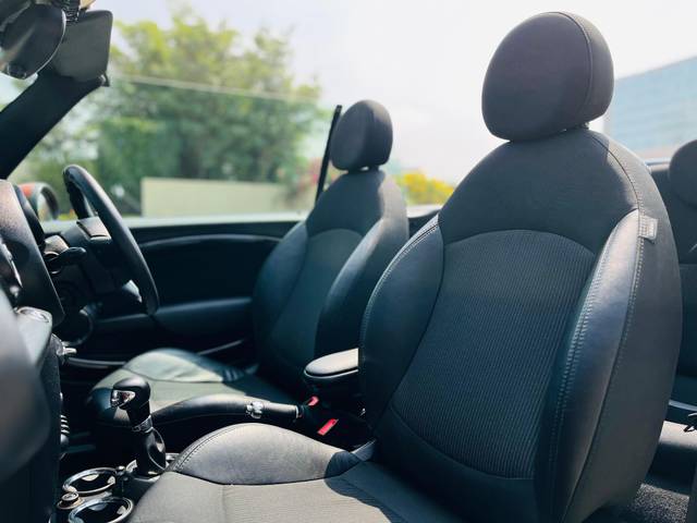 https://images10.gaadi.com/usedcar_image/3625839/original/img2893319__used_car_2893319_1697608403.jpg?imwidth=6402