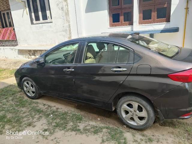 https://images10.gaadi.com/usedcar_image/3626122/original/processed_b5d2108b-6c24-4899-acf2-1fa31ea99077.jpg?imwidth=6402