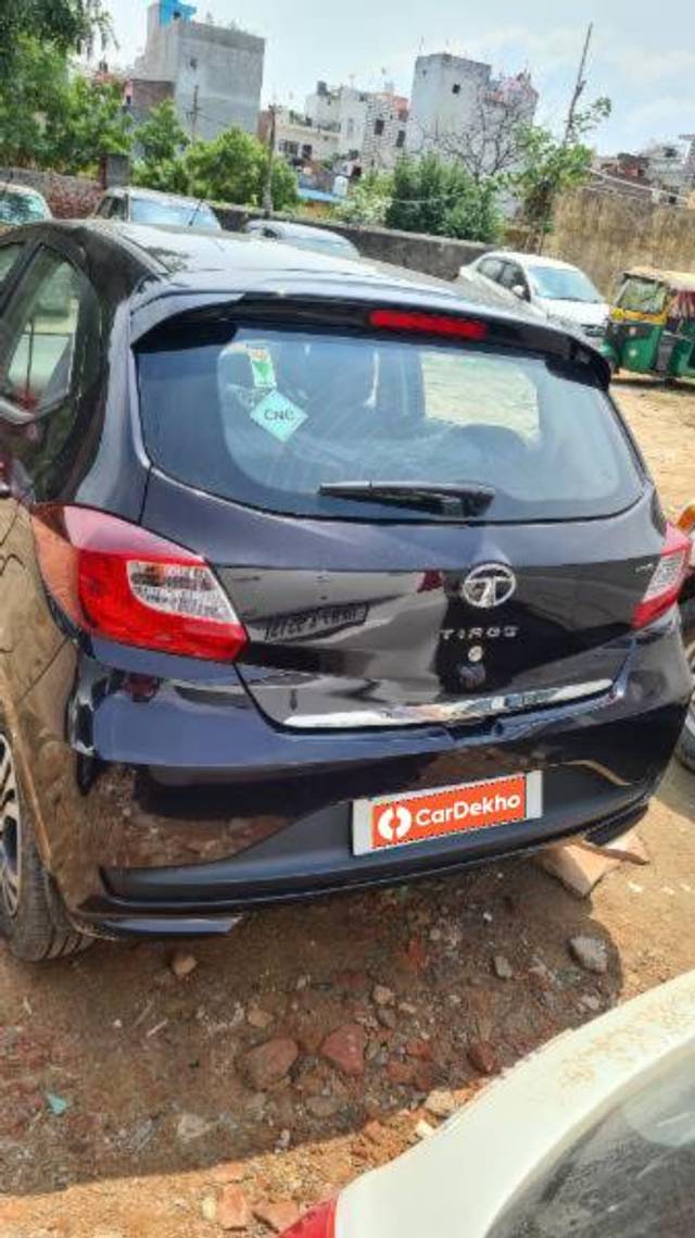 https://images10.gaadi.com/usedcar_image/3626195/original/processed_b96bf372-ce4b-46fe-8767-12e3095fe4fa.jpg?imwidth=6401