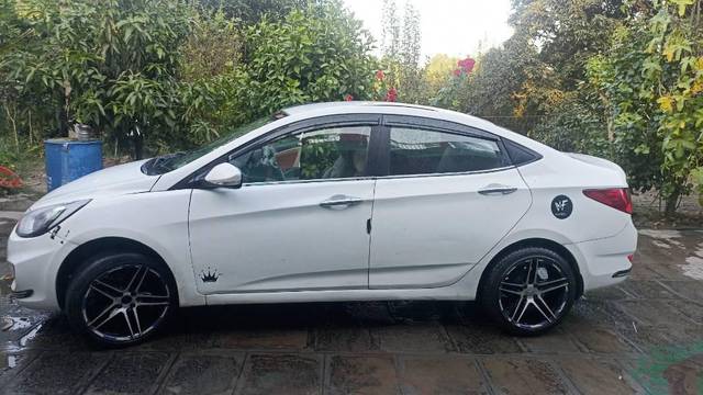 https://images10.gaadi.com/usedcar_image/3626401/original/processed_665083e1-175d-4e46-a4d9-de6e871bd883.jpg?imwidth=6402