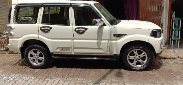 https://images10.gaadi.com/usedcar_image/3626438/original/processed_71db5a51-8ddf-4cb8-9587-1cd7a5f8f710.jpg?imwidth=6400