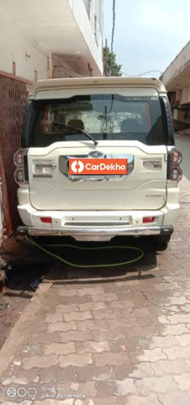 https://images10.gaadi.com/usedcar_image/3626438/original/processed_7bab23dd-8cdb-48c1-9b3f-4970ea1cff8d.jpg?imwidth=6402