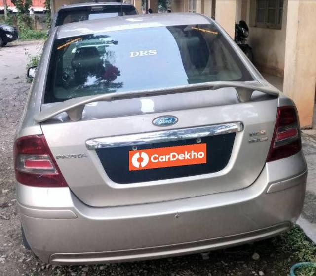 https://images10.gaadi.com/usedcar_image/3626464/original/processed_06893ea0-cc0d-4485-88b3-22af5072c26d.jpg?imwidth=6402