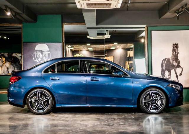 https://images10.gaadi.com/usedcar_image/3626473/original/img2893448__usedcar_4551a8f0_49bb_4c8c_aac1_ffd65e8f04e6_6131697608115_1697608135.jpeg?imwidth=6401