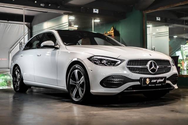 https://images10.gaadi.com/usedcar_image/3626493/original/processed_img2893451__usedcar_50d690d6_58a5_4a89_85a4_30b0c5365497_6131697608729_1697608743.jpeg?imwidth=6400