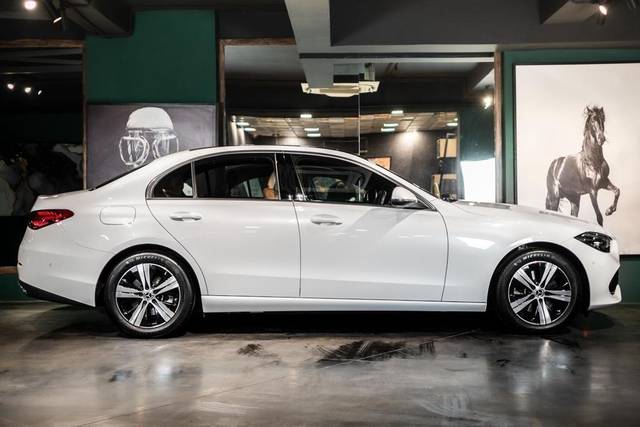 https://images10.gaadi.com/usedcar_image/3626493/original/processed_img2893451__usedcar_9e907846_e461_4e4e_b065_51cec58e4cdc_6131697608729_1697608743.jpeg?imwidth=6401