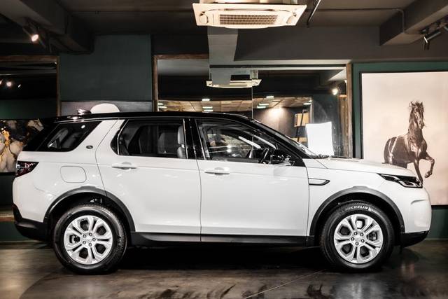 https://images10.gaadi.com/usedcar_image/3626586/original/processed_img2893503__usedcar_7546631f_cd67_4e3d_9dbf_1daf8dbd275a_6131697610935_1697610950.jpeg?imwidth=6401