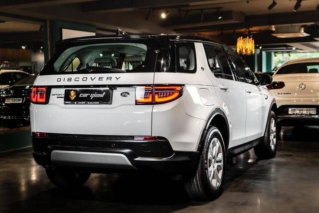https://images10.gaadi.com/usedcar_image/3626586/original/processed_img2893503__usedcar_e11903da_971a_408c_8759_4867ef3a1fc9_6131697610935_1697610950.jpeg?imwidth=6402