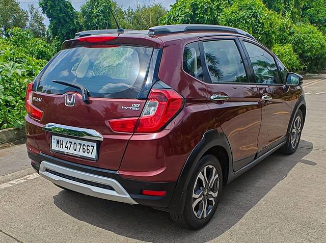 https://images10.gaadi.com/usedcar_image/3626697/original/processed_img2893599__used_car_2893599_1697612940.jpg?imwidth=6402