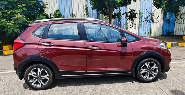 https://images10.gaadi.com/usedcar_image/3626697/original/processed_img2893599__used_car_2893599_1697612972.jpg?imwidth=6401
