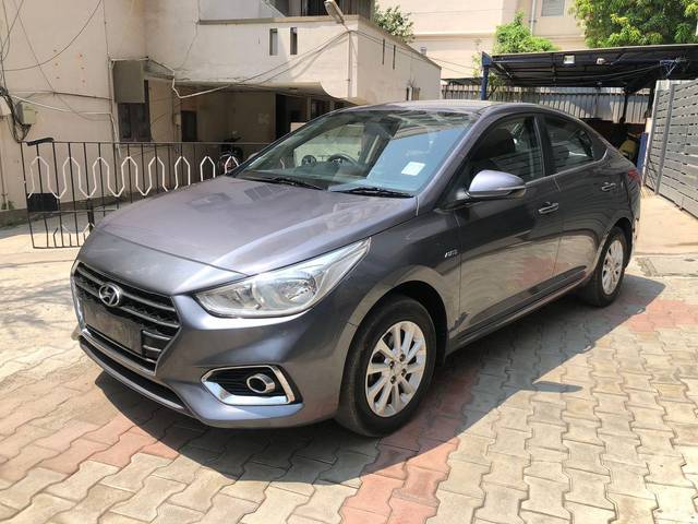https://images10.gaadi.com/usedcar_image/3626699/original/processed_img2893601__used_car_2893601_1697612573.jpg?imwidth=6402