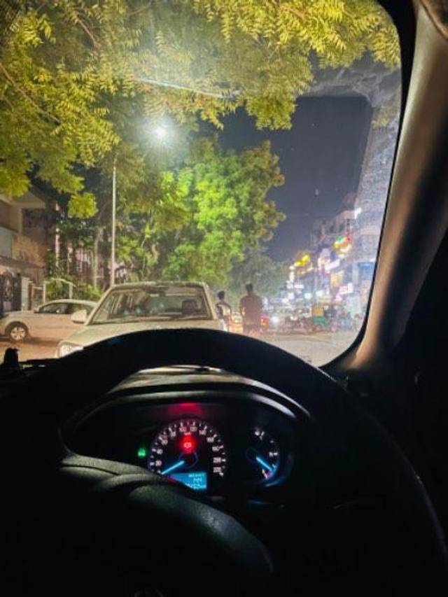 https://images10.gaadi.com/usedcar_image/3626702/original/processed_9c62922d-f671-4aa2-a3ae-eeba5b7141f3.jpeg?imwidth=6402