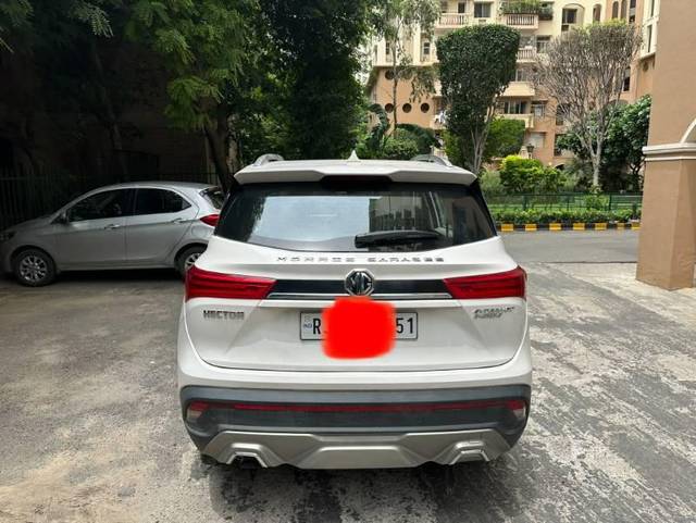 https://images10.gaadi.com/usedcar_image/3626922/original/processed_c6628065-ff88-45b3-a219-b62057ffa888.jpg?imwidth=6401