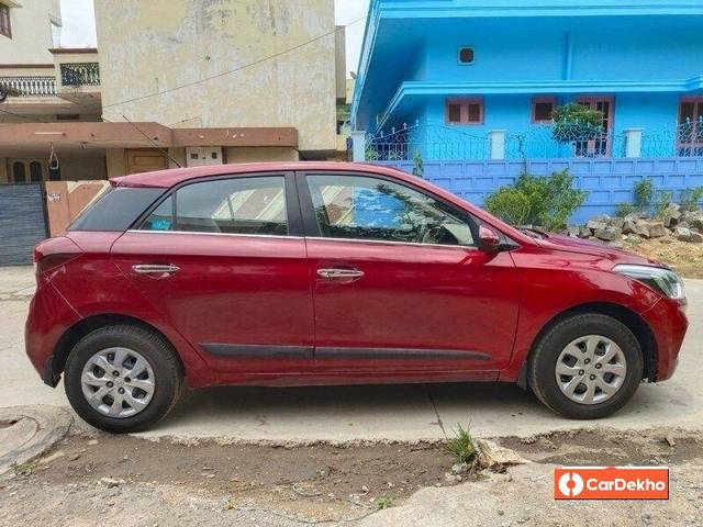 https://images10.gaadi.com/usedcar_image/3626990/original/processed_img2893787__used_car_2893787_1697620350.jpg?imwidth=6401