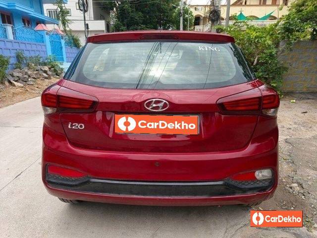 https://images10.gaadi.com/usedcar_image/3626990/original/processed_img2893787__used_car_2893787_1697620365.jpg?imwidth=6402