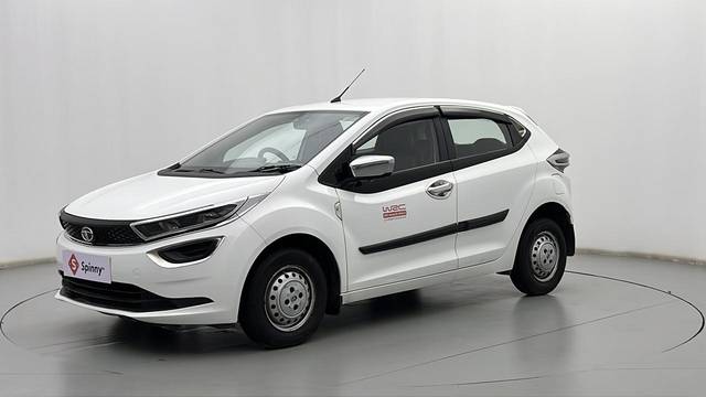 https://images10.gaadi.com/usedcar_image/3626991/original/q7iNeBzAQTWal6Wqmwy2jg__file.JPG?imwidth=6400