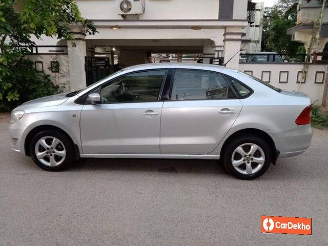 https://images10.gaadi.com/usedcar_image/3626998/original/processed_img2893795__used_car_2893795_1697620459.jpg?imwidth=6402