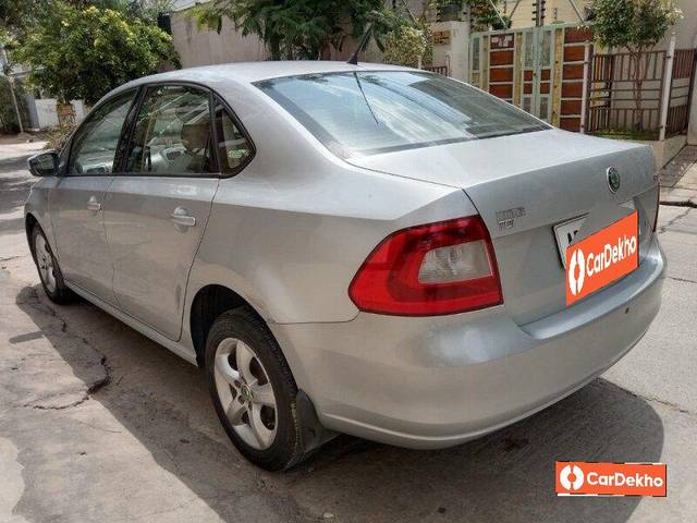 https://images10.gaadi.com/usedcar_image/3626998/original/processed_img2893795__used_car_2893795_1697620471.jpg?imwidth=6401
