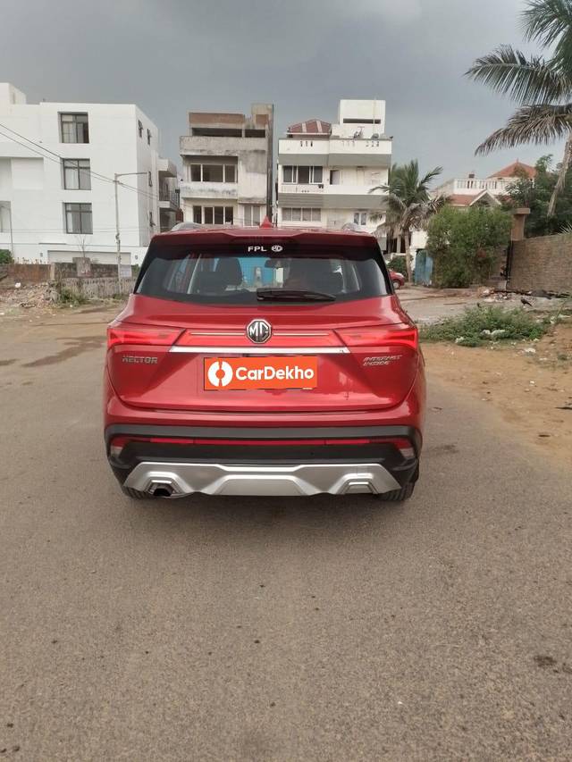 https://images10.gaadi.com/usedcar_image/3627306/original/processed_img2894084__used_car_2894084_1697621934.jpg?imwidth=6402
