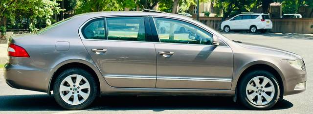 https://images10.gaadi.com/usedcar_image/3627745/original/img2894497__used_car_2894497_1697623639.jpg?imwidth=6401