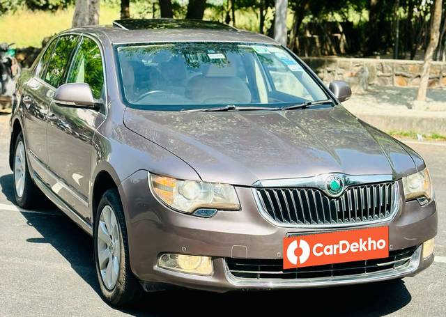 https://images10.gaadi.com/usedcar_image/3627745/original/processed_img2894497__used_car_2894497_1697623636.jpg?imwidth=6400