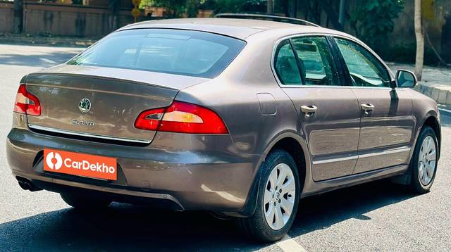 https://images10.gaadi.com/usedcar_image/3627745/original/processed_img2894497__used_car_2894497_1697623646.jpg?imwidth=6402