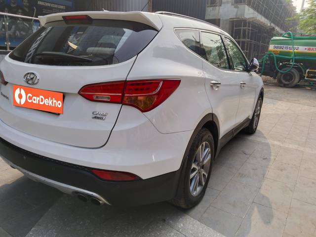 https://images10.gaadi.com/usedcar_image/3627966/original/processed_img2894643__used_car_2894643_1697629975.jpg?imwidth=6402