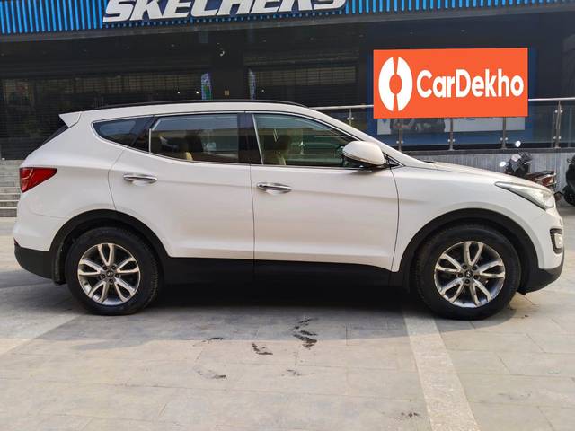 https://images10.gaadi.com/usedcar_image/3627966/original/processed_img2894643__used_car_2894643_1697629977.jpg?imwidth=6401