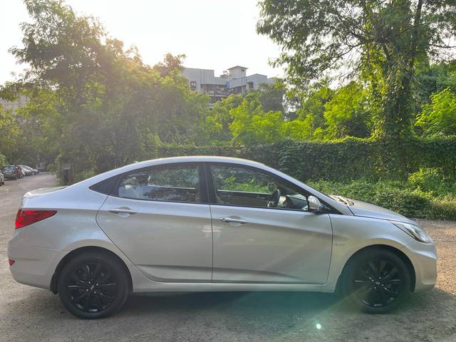 https://images10.gaadi.com/usedcar_image/3628122/original/img2894749__used_car_2894749_1697633920.jpg?imwidth=6401